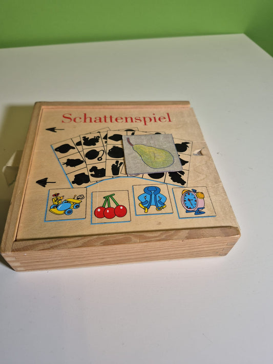 Schattenspiel – gebraucht – 1 Karte ersetzt