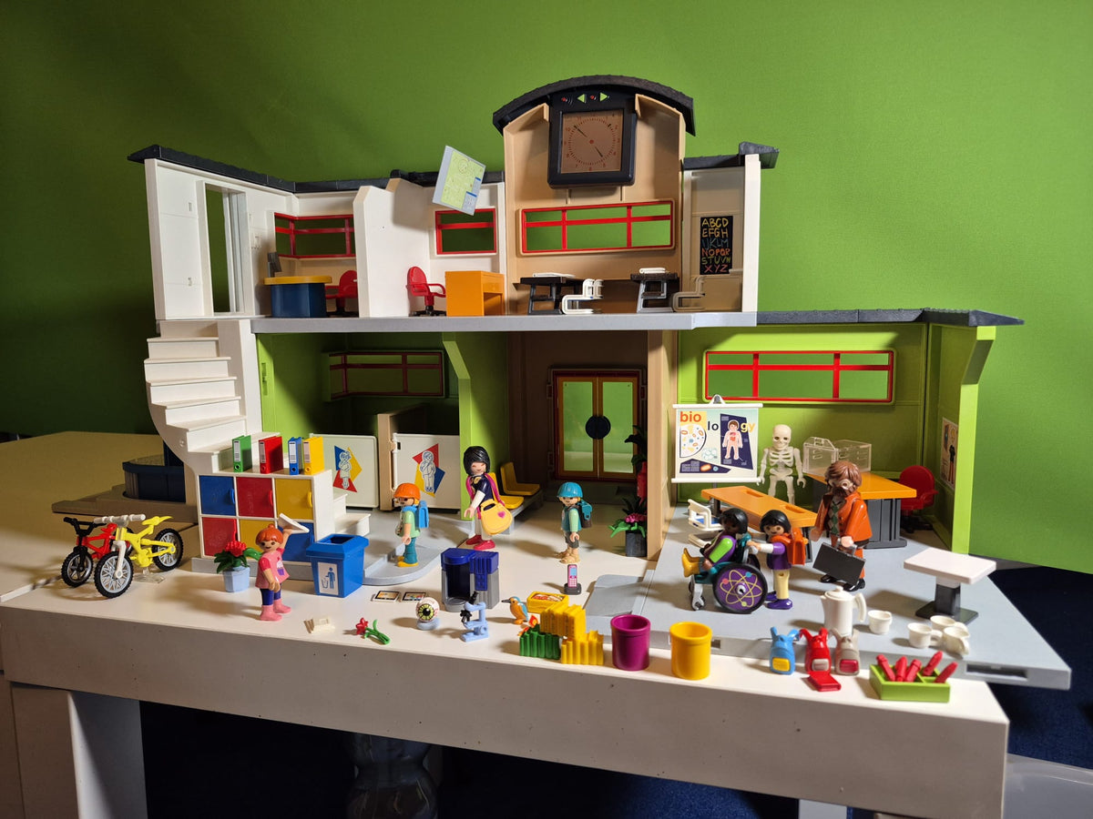 PLAYMOBIL City Life 9453 – Große Schule mit Einrichtung – unvollständig